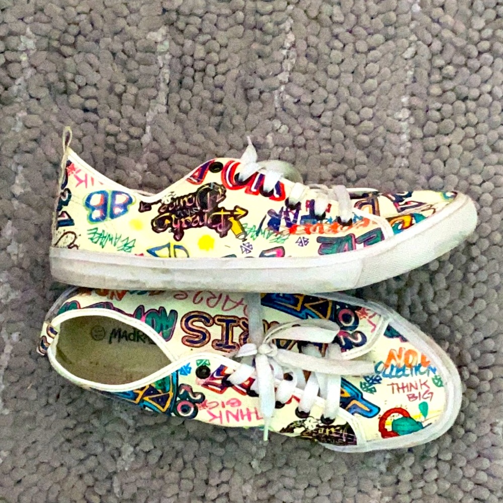 Graffiti kicks